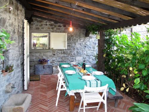  Holiday Home Flora by Interhome in Villecchia