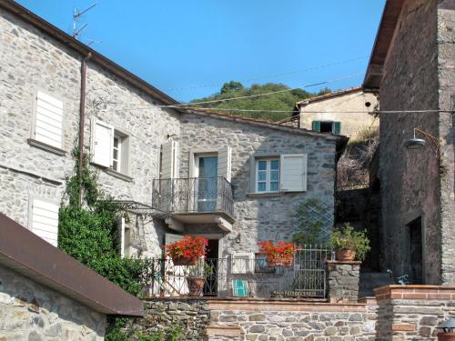  Holiday Home Flora by Interhome in Villecchia