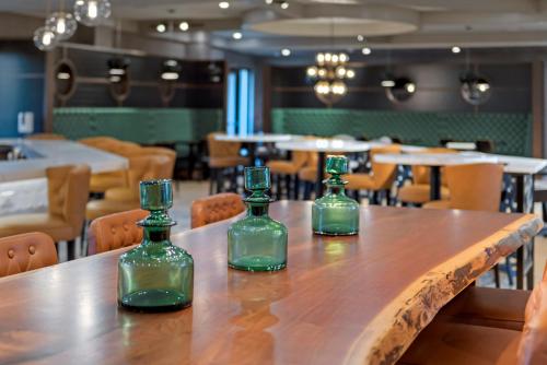 Cambria Hotel Detroit-Shelby Township - image 2