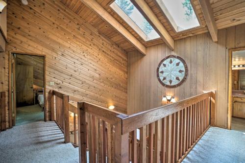 Black Butte Ranch Family Cabin with Private Hot Tub! - image 8