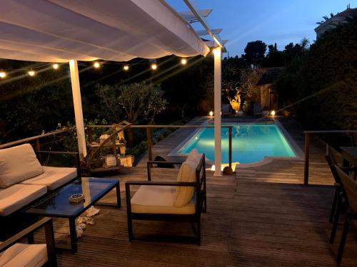 Cannes villa private pool 5 rooms garden 1,7 kms from sea and sand beachOver view