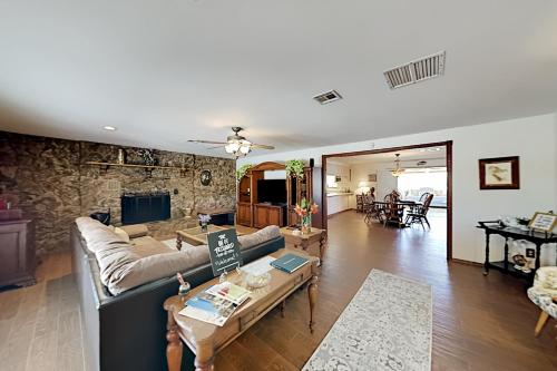 Dream Oasis - Private Heated Pool - Home Theater home - image 3