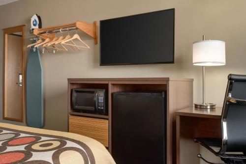 Super 8 by Wyndham Sioux Falls - image 7