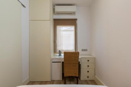 DIEGO DE LEÓN Apartment I - image 6