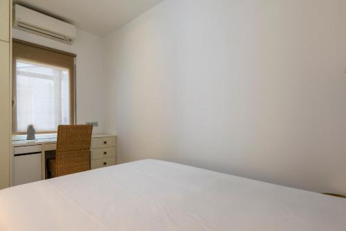 DIEGO DE LEÓN Apartment I - image 8