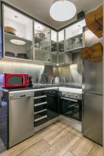DIEGO DE LEÓN Apartment I - image 4