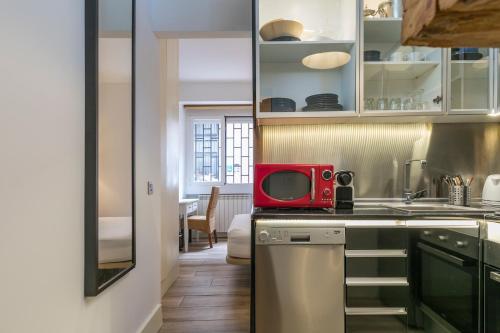 DIEGO DE LEÓN Apartment I - image 7