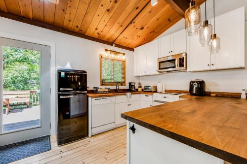 Lily Haus in Idyllwild, USA