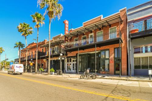 FRONTDESK 1910 E 7th Ave Apts Historic Ybor Tampa