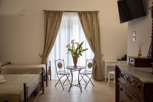 Classic Quadruple Room image 10