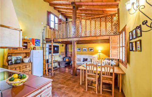  Awesome home in Málaga with Outdoor swimming pool, WiFi and 2 Bedrooms in Málaga