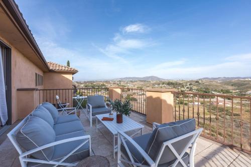 Palazzo Del Sol - Breathtaking Home w Veranda & Mountain Views - main image
