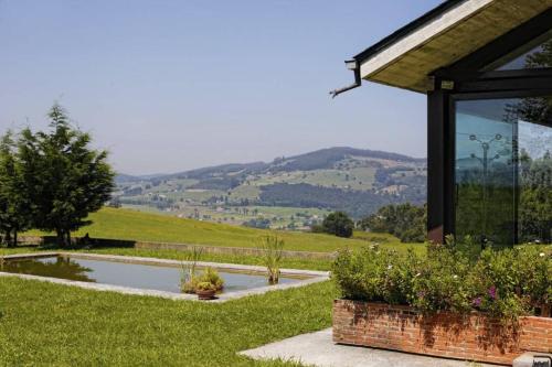 Casa con gran jardín y piscina en Cabarceno