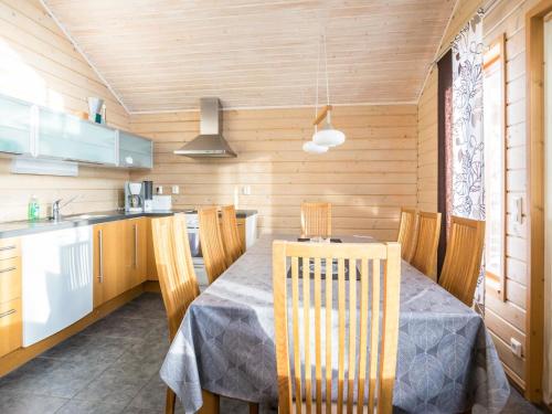 Holiday Home Rinteenkotka cottage by Interhome