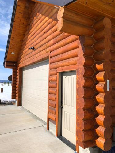 The Wandering Moose Cabin, close to West Yellowstone, Single Level, Hot Tub