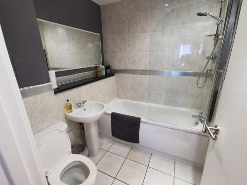Large modern GF 1-bed apartment Sleeps 2, Londýn (fotografie 9)