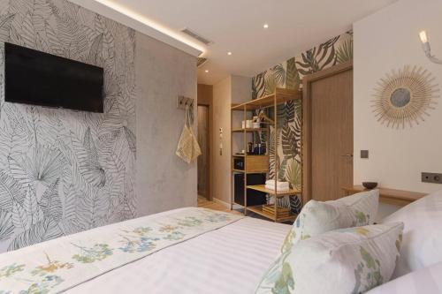 Double Room with Terrace image 4