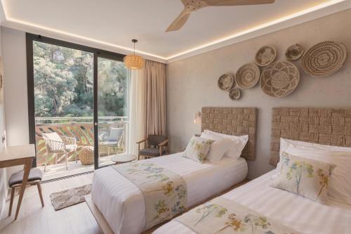 Superior Twin Room image 8