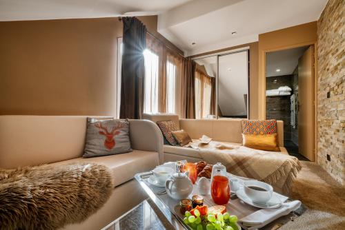 2 twin beds, 2 sofa beds