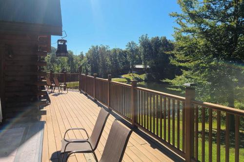 Underwood Home with 40 Acres Fire Pit, Private Lake in Σκοτσμπεργκ(Ιντιάνα)