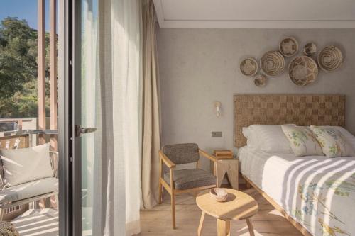 Standard Double Room image 10