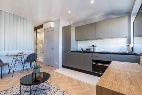 1 SU EDE - Dernier etage Ascenseur - 1 min Plage et Zone Pietonne, Nice (fotografie 3)