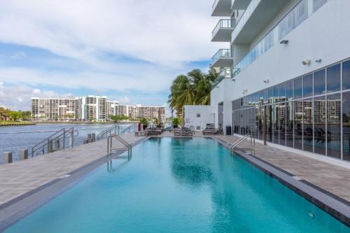 Hyde Beach House Luxury Condo-Resort condo