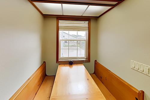 3-Suite Charmer - Wraparound Deck Walk to Beach home - image 5