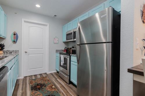Recently Renovated 2nd Floor Unit with Balcony BBQ Grill & Access to Community Pool! condo - image 5