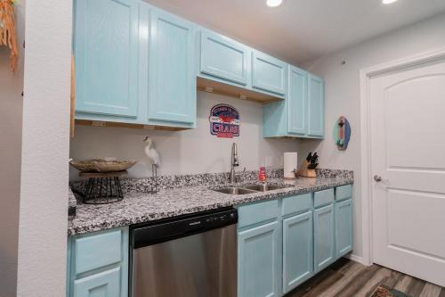 Recently Renovated 2nd Floor Unit with Balcony BBQ Grill & Access to Community Pool! condo - image 6