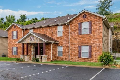 Recently Renovated 2nd Floor Unit with Balcony BBQ Grill & Access to Community Pool! condo - image 13