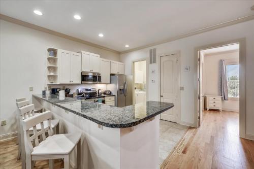 6216 Thomas Drive - Sandy Cheeks home - image 4