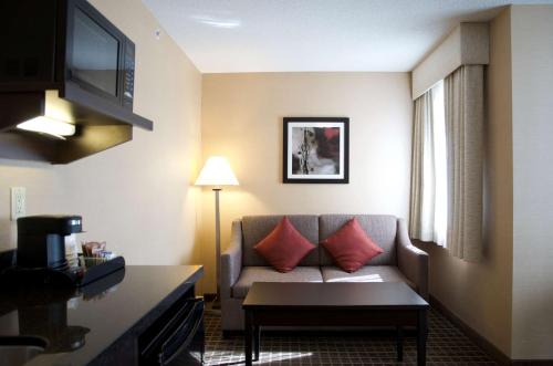 Best Western Plus Burlington Inn & Suites