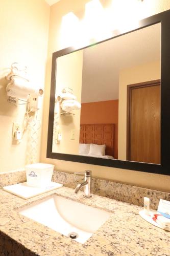 Days Inn by Wyndham Black River Falls - Access to ATV Trail