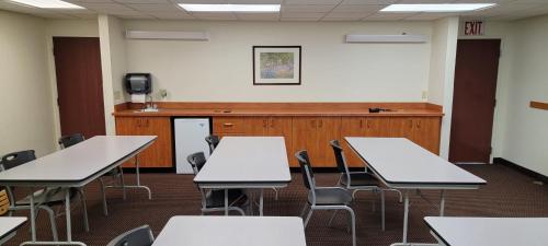 Microtel Inn & Suites by Wyndham Rice Lake - image 8