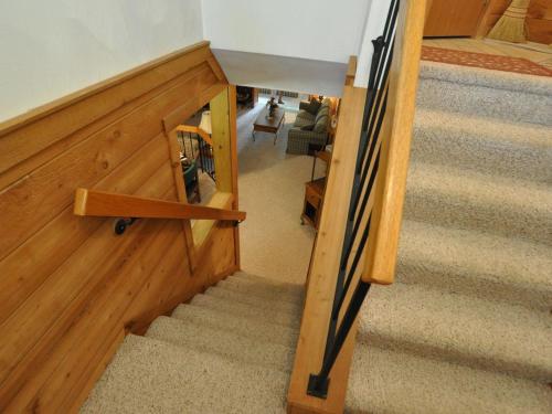 SUPER CHARMING SWISS MOUNTAIN CONDO at 7 SPRINGS - FREE 247 SHUTTLE - image 9