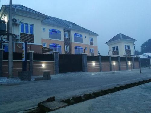 Blooms Spot Hotel-2 BD Apartment, Port Harcourt