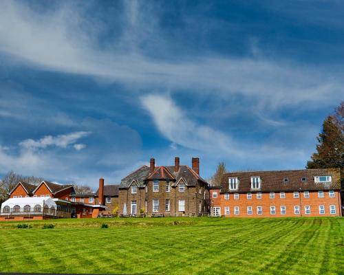 . Pilgrim Hotel