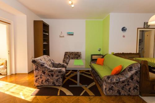 Apartment Maestral near the Beach