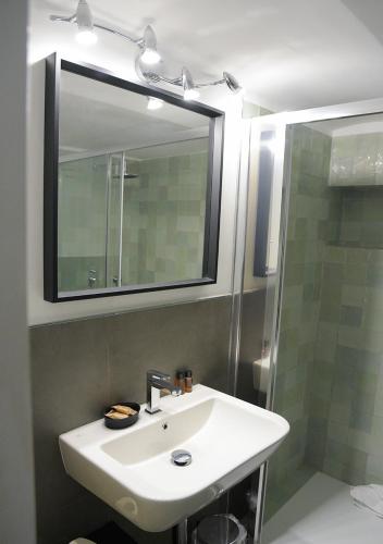 Junior Suite with Patio image 10