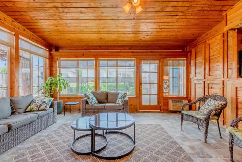 Newly Renovated Home with Spacious Interior & Backyard Pool - Perfect for Families! in Frisco, USA