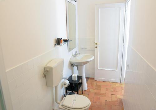 Deluxe Suite with City View image 4