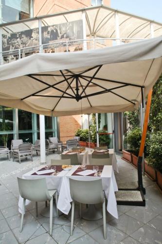Restaurant, Hotel Studios in Cologno Monzese