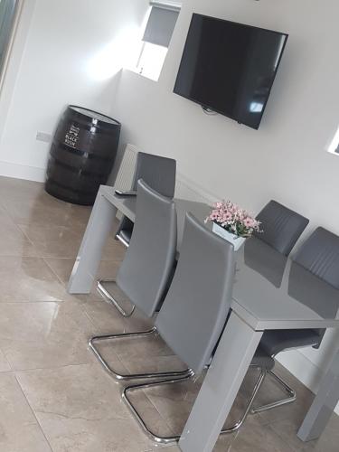 Brendan's Apartment On Same Grounds As Family Home Brendan's Apartment On Same Grounds As Family Home