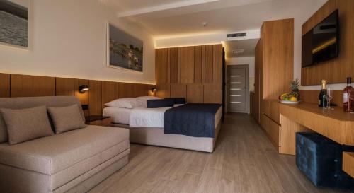 Poseidon The Beach Hotel - image 9