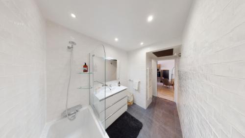La Bonne Brise - Superbe loft avec terrasse à 2 minutes de la plage - Apartment - Marseille