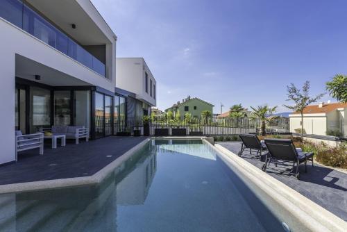 Villa image 4