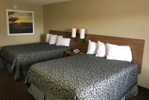 Queen Room with Two Queen Beds - Smoking