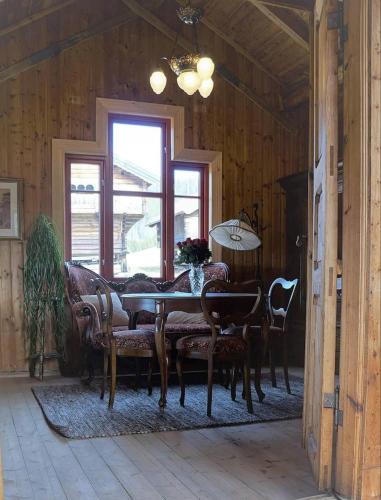 2 bedrooms, 4 beds