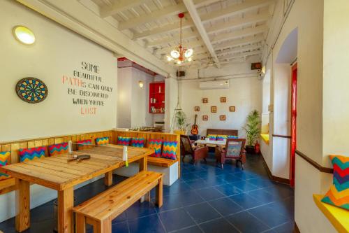 Közös társalgó / TV, goSTOPS Lite Kochi near Kashi Művészeti Galéria